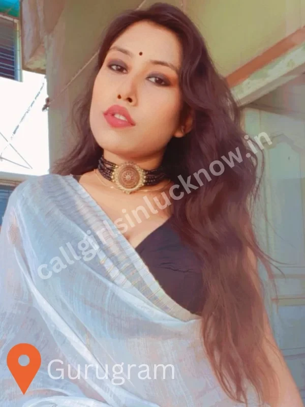 housewife escort in Gurgaon in stylish saree